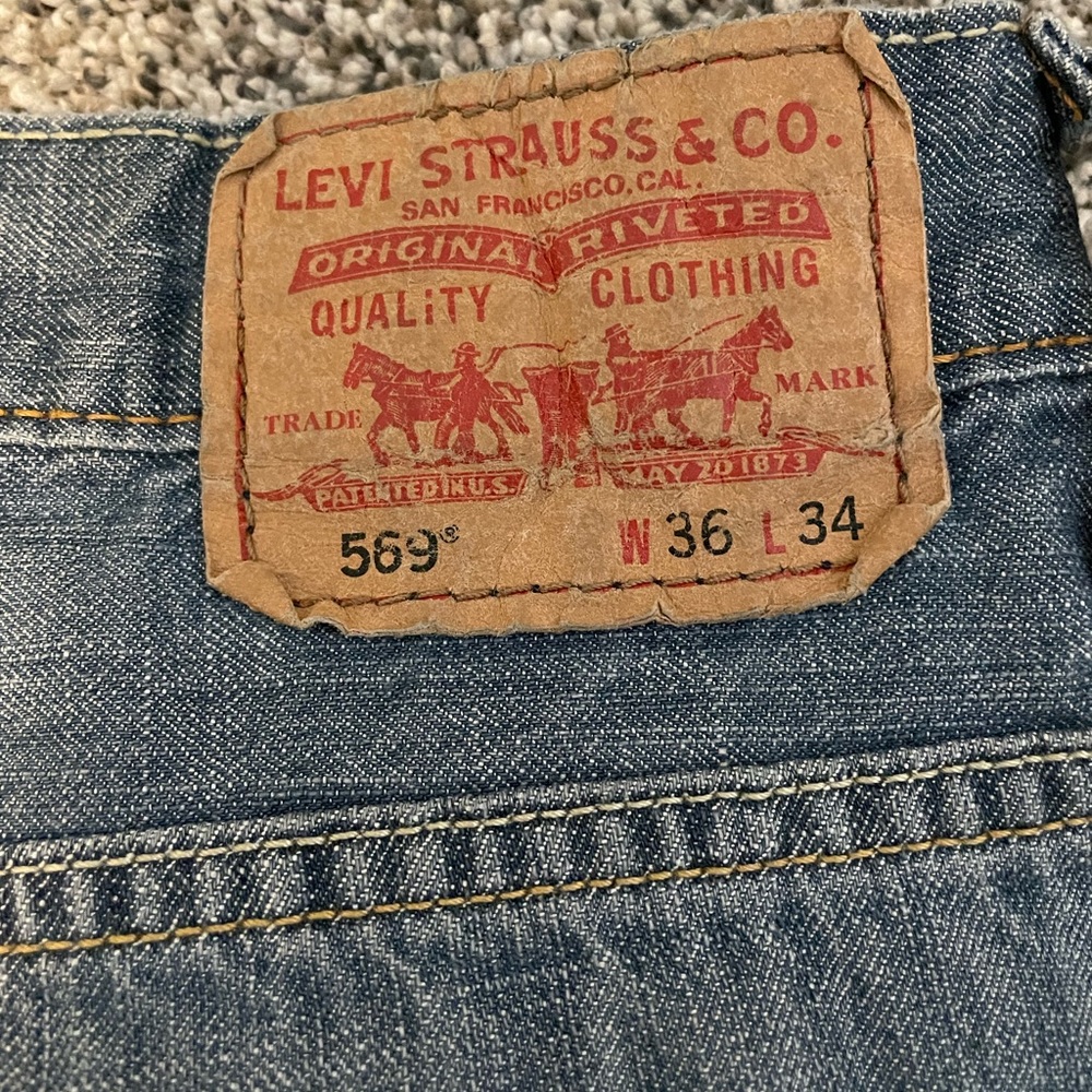Levi’s 569 jeans
